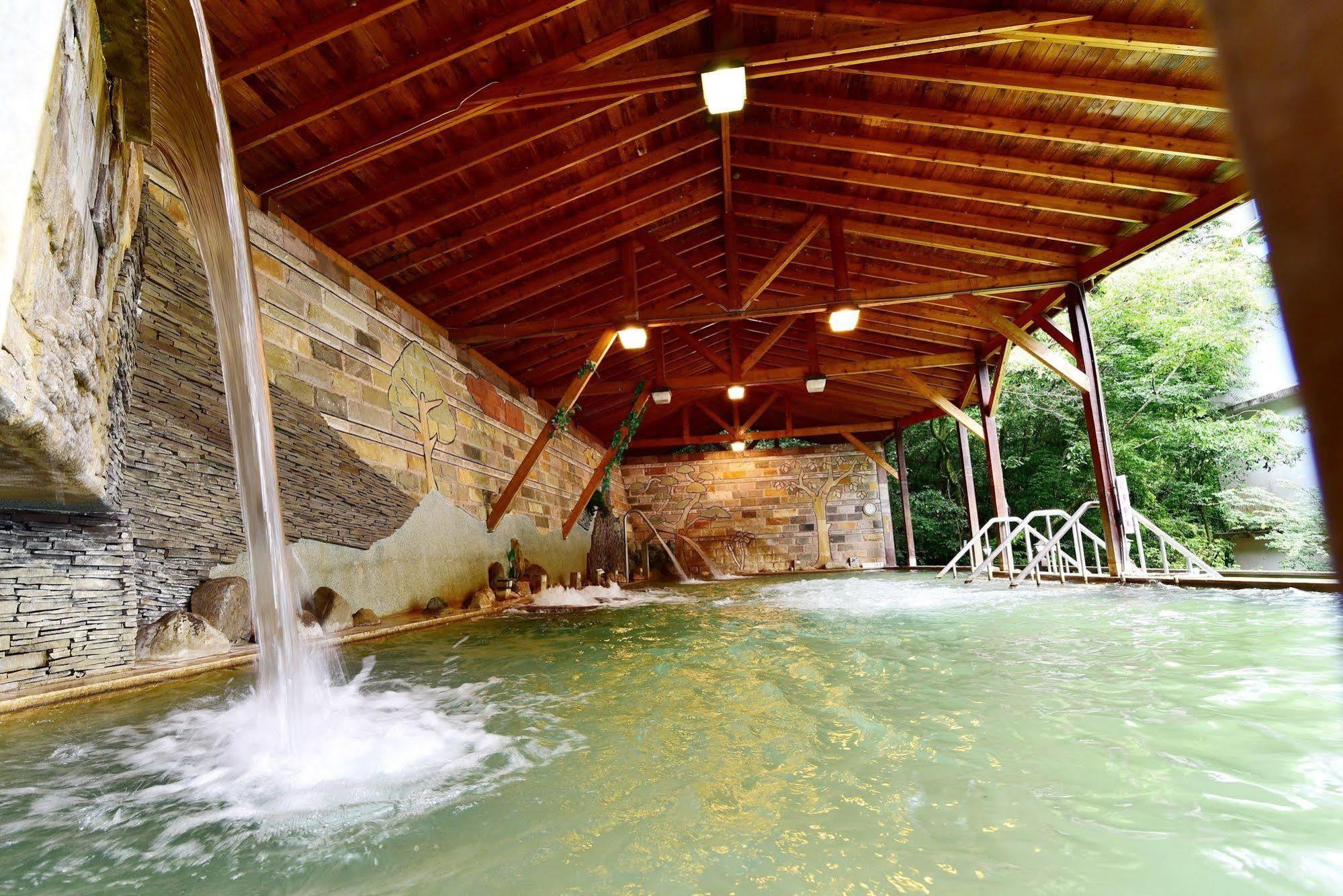 Jenq Yang Hotspring Hotel Renai Exterior foto